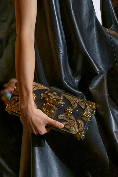 Look 30